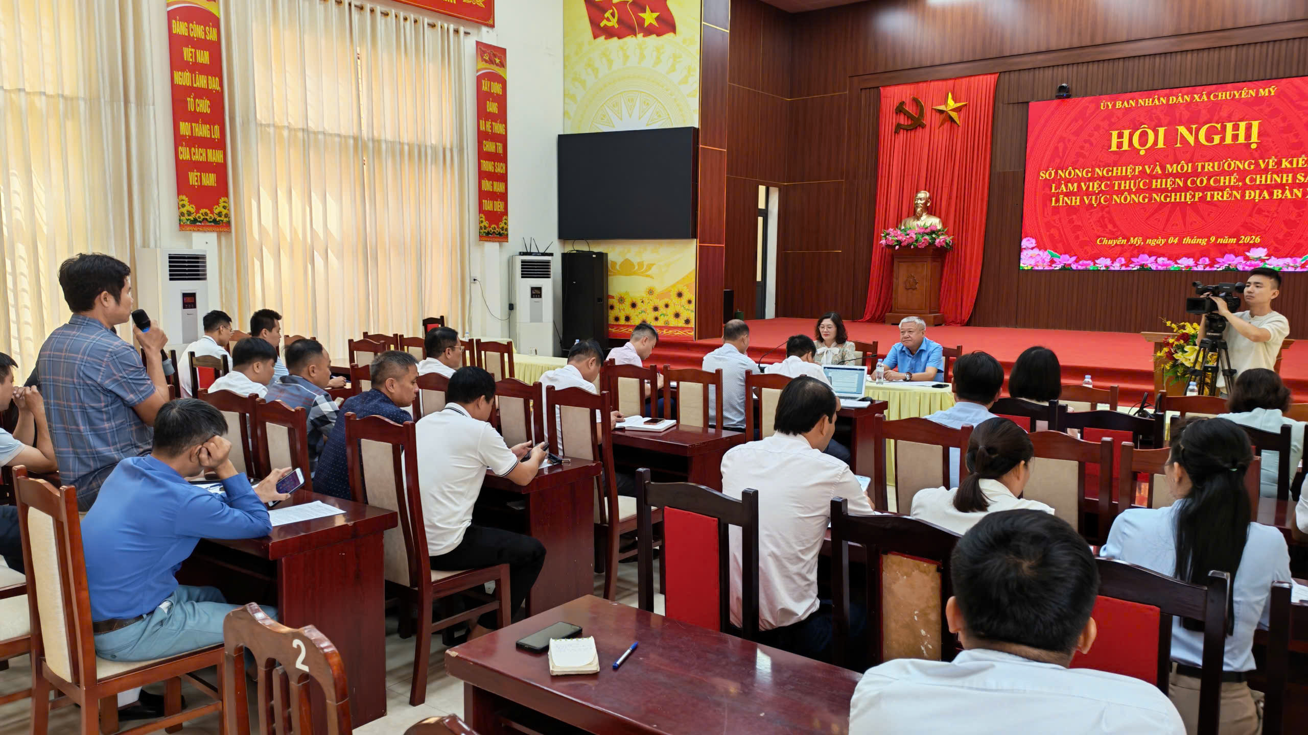 Sở Nông nghiệp và Môi trường làm việc với xã Chuyên Mỹ về thực hiện chính sách phát triển nông nghiệp