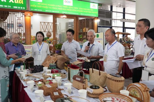 Hội thi sản phẩm làng nghề và tôn vinh nghệ nhân làng nghề thành phố Hà Nội