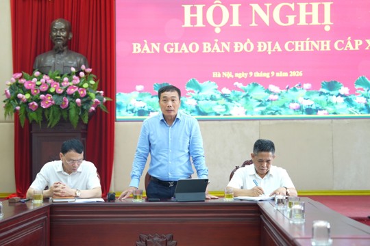 Hà Nội bàn giao dữ liệu bản đồ số phục vụ quản lý đất đai cho các xã, phường