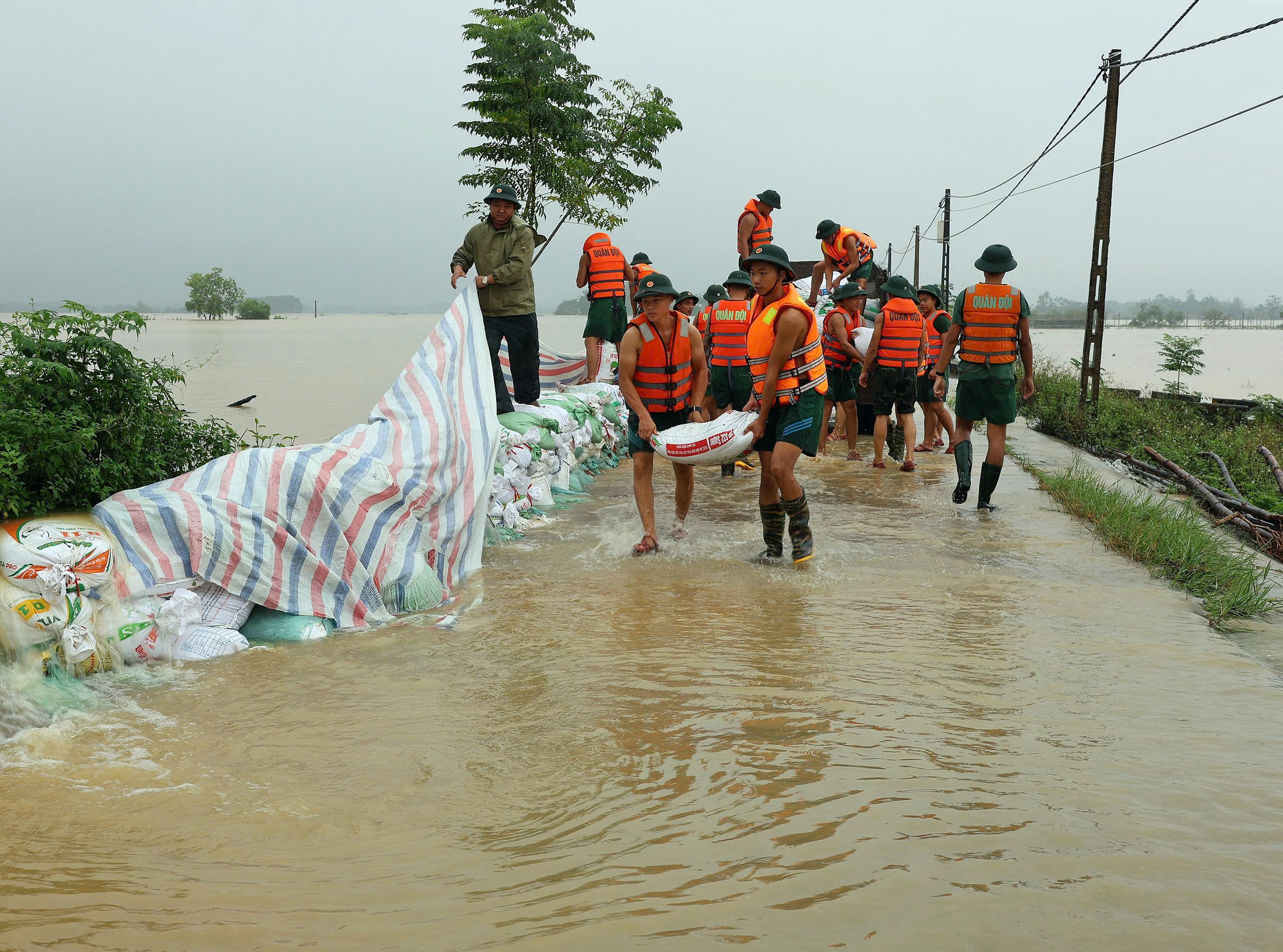 Công tác ứng phó ngập úng tại xã Xuân Mai