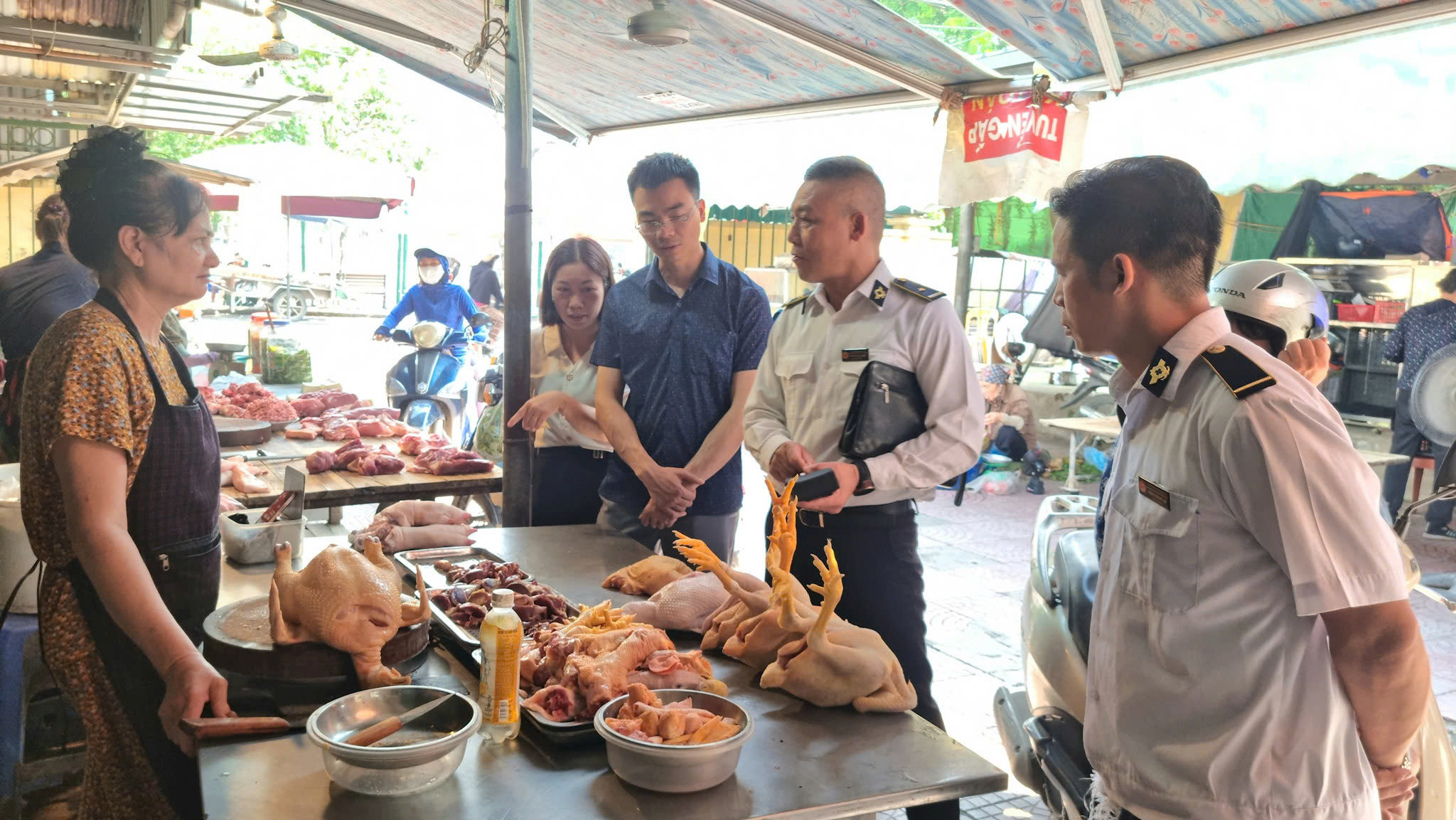 Hà Nội: Tăng cường quản lý hoạt động giết mổ, vận chuyển, kinh doanh động vật, sản phẩm động vật...