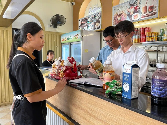 Kiểm tra an toàn thực phẩm bếp ăn trường học, cơ sở sản xuất, kinh doanh