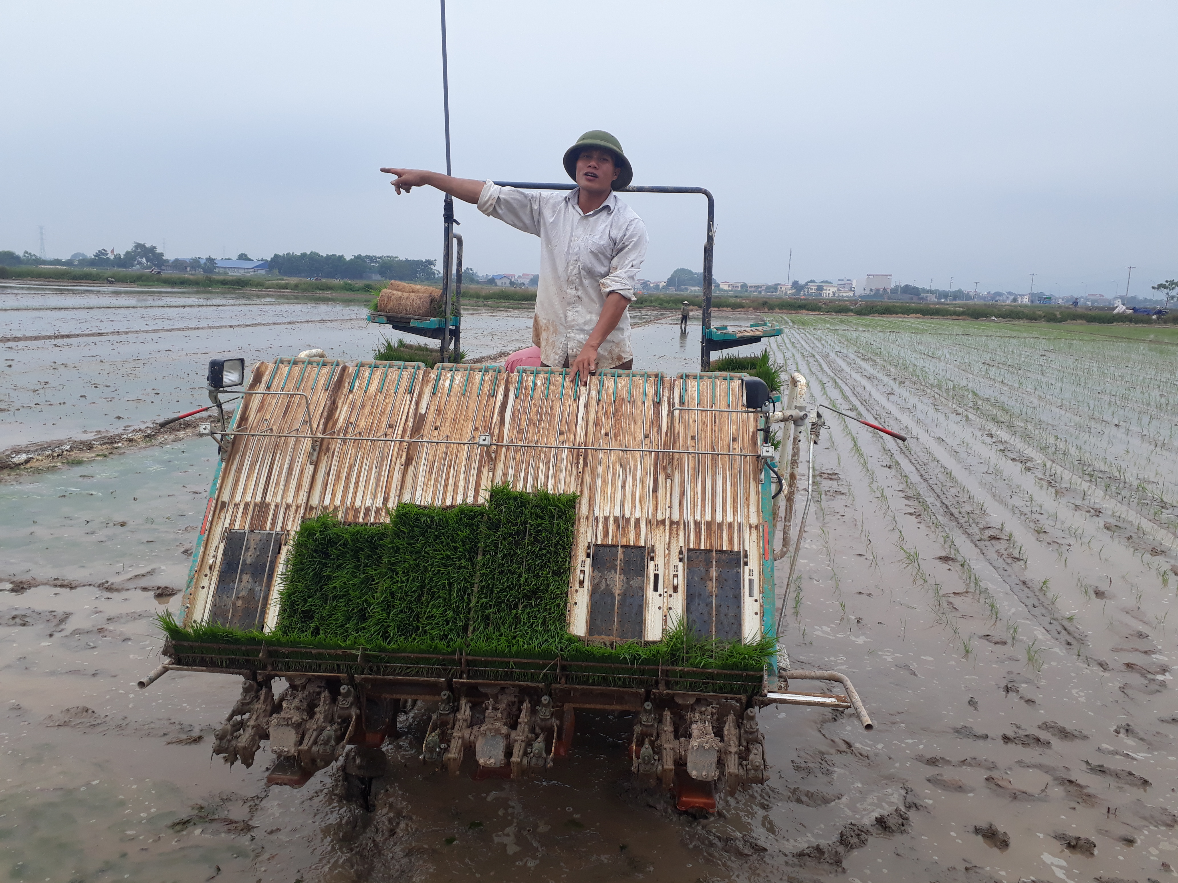 Khuyến nông huyện Quốc Oai: Đẩy mạnh cơ giới hóa nông nghiệp tiếp sức cho nông dân làm kinh tế...