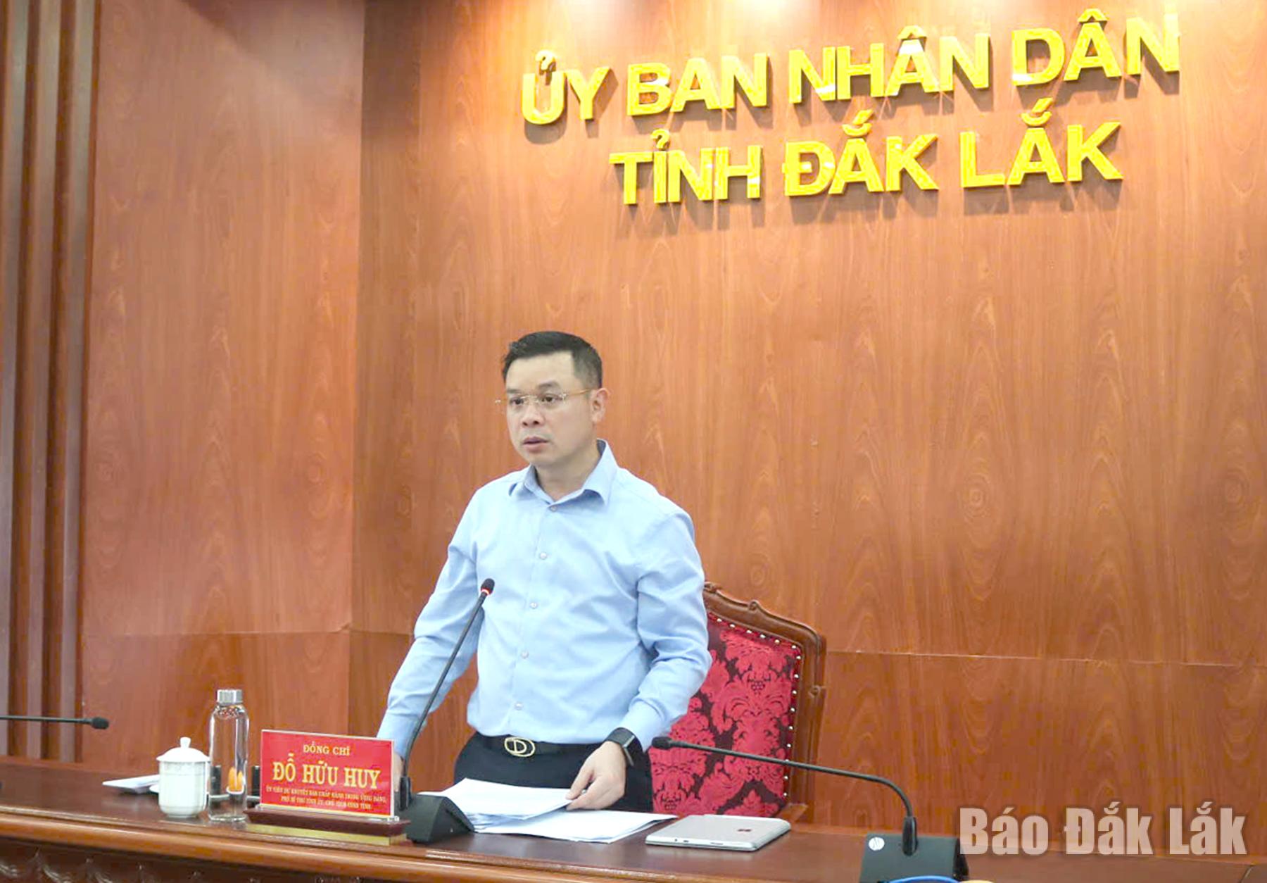 Training on identifying and preventing bank robbery crimes.
