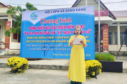 Hội lhpn xã Dang Kang tổ chức đồng diễn áo dài chào mừng ngày quốc tế phụ nữ 8/3