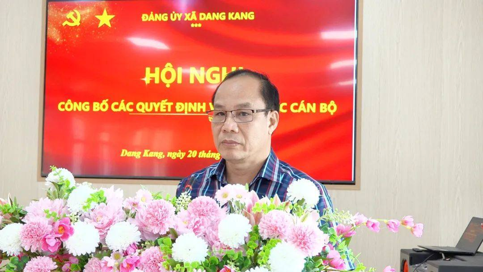 Đảng ủy xã Dang Kang công bố các quyết định về công tác cán bộ