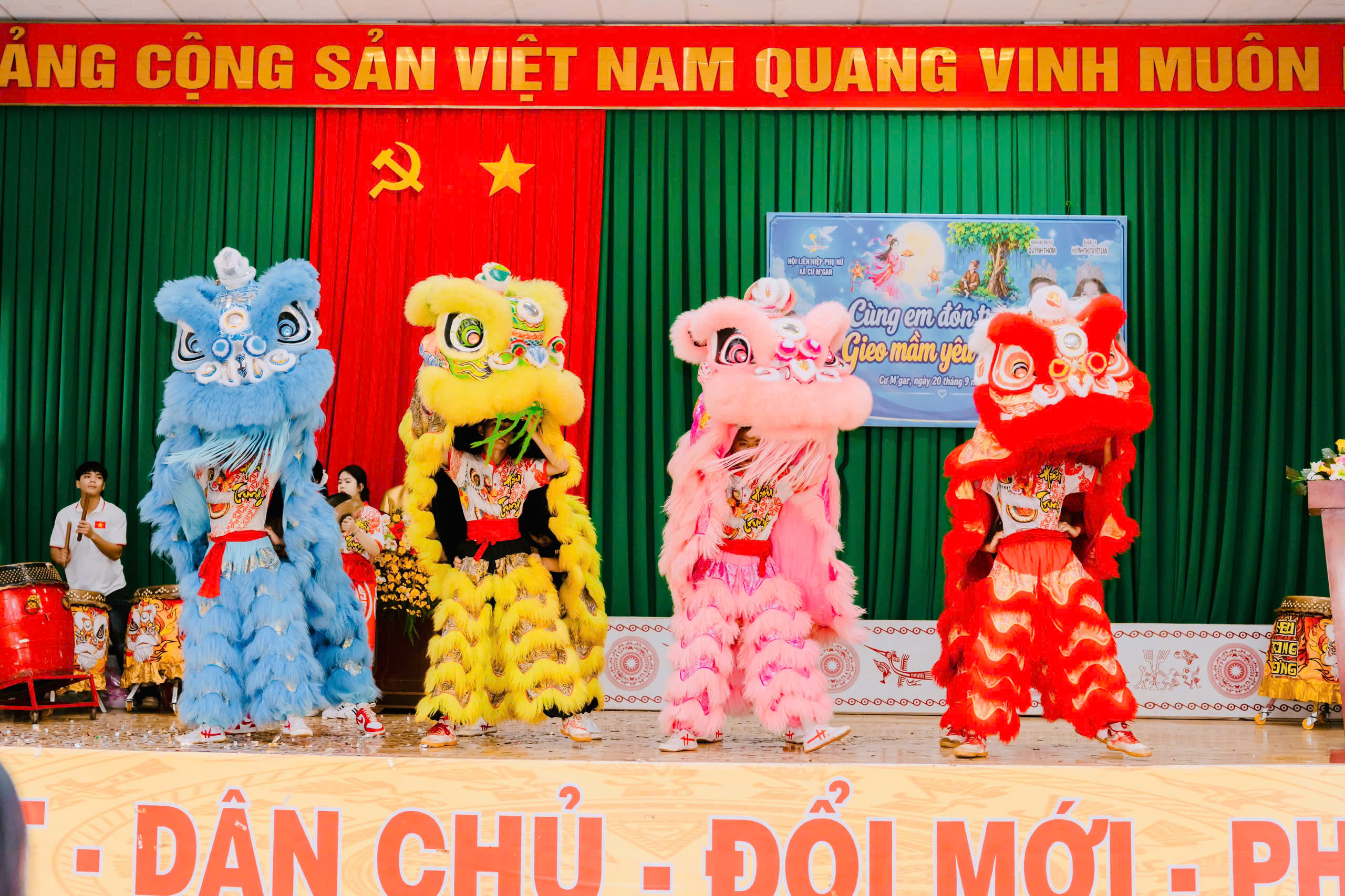 CÁC CẤP HỘI LHPN ĐẮK LẮK LAN TỎA YÊU THƯƠNG, MANG TRUNG THU ẤM ÁP ĐẾN VỚI THIẾU NHI