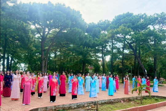 CÁN BỘ, HỘI VIÊN PHỤ NỮ XÃ KRÔNG BÚK THI ĐUA LẬP THÀNH TÍCH CHÀO MỪNG KỶ NIỆM 96 NĂM NGÀY THÀNH LẬP HỘI LHPN VIỆT NAM (20/10/1930-20/10/2026) VÀ 16 NĂM NGÀY PHỤ NỮ VIỆT NAM (20/10/2010-20/10/2026)