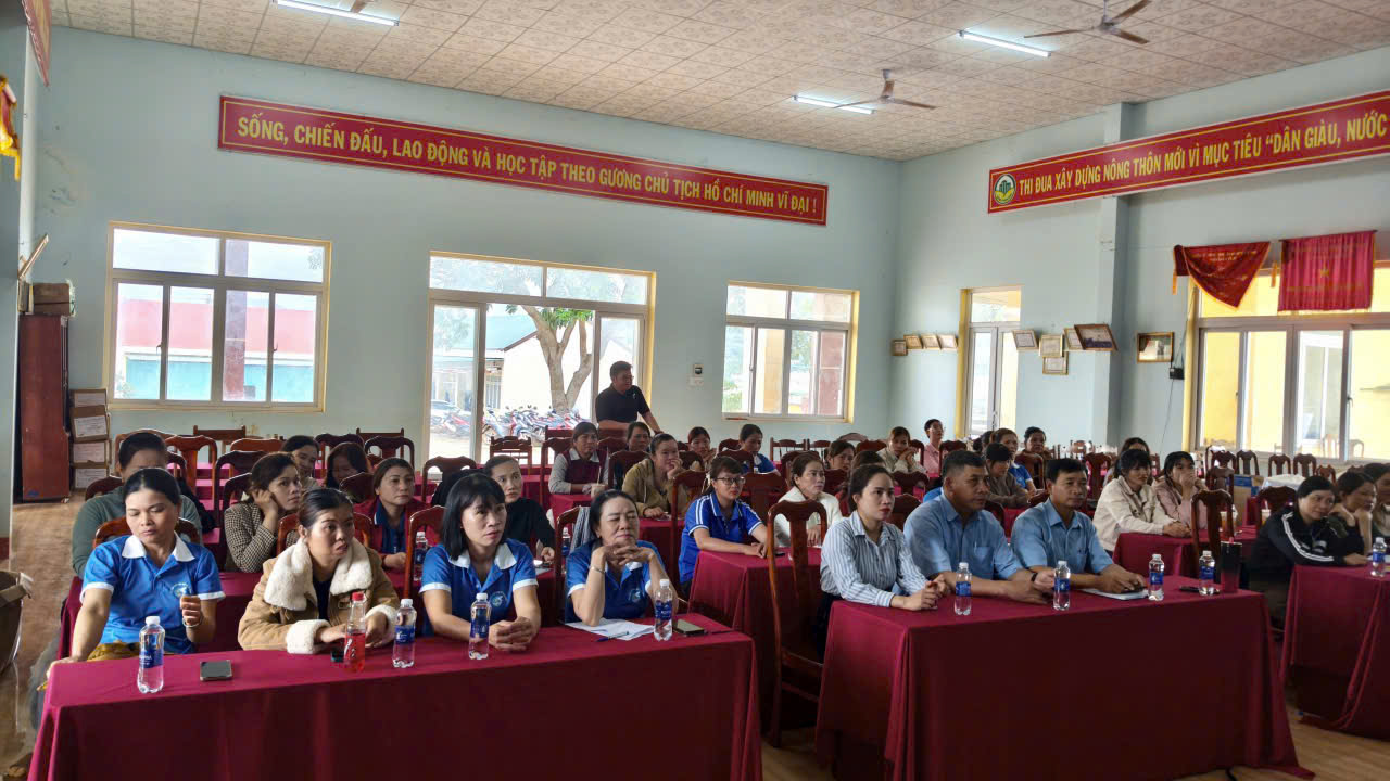 Hội Liên hiệp Phụ nữ xã Ea Hiao phối hợp với Dự án Mùa vụ mới (CDC) tổ chức 02 lớp tập huấn với chủ đề “Kỹ năng bán hàng trực tuyến và ứng dụng AI”