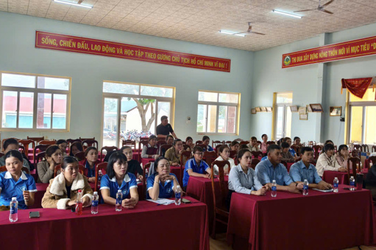 Hội Liên hiệp Phụ nữ xã Ea Hiao phối hợp với Dự án Mùa vụ mới (CDC) tổ chức 02 lớp tập huấn với chủ đề “Kỹ năng bán hàng trực tuyến và ứng dụng AI”