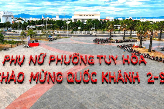 Rực rỡ sắc đỏ chào mừng Quốc khánh 2/9!