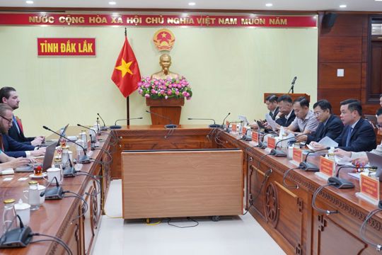 Chủ tịch UBND tỉnh Đắk Lắk Đỗ Hữu Huy làm việc với nhà đầu tư về đề xuất thực hiện dự án Tổ hợp du lịch và nghỉ dưỡng