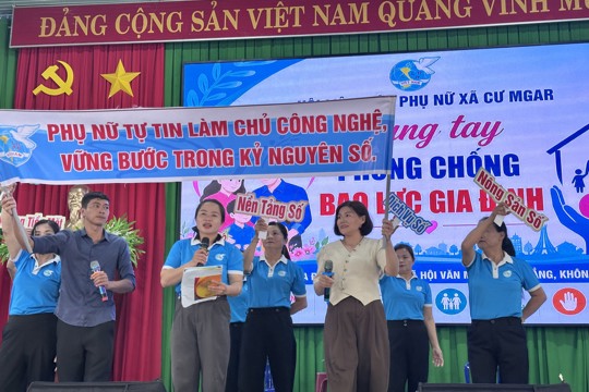 Phụ nữ Cư M'gar tích cực chuyển đổi số