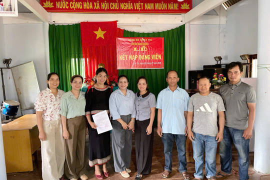 HỘI LHPN XÃ EA TUL LÀM TỐT CÔNG TÁC TẠO NGUỒN PHÁT TRIỂN ĐẢNG VIÊN NỮ TẠI CHI HỘI PHỤ NỮ BUÔN H ĐING