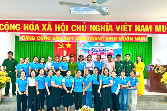 ẤM ÁP CHƯƠNG TRÌNH "ĐỒNG HÀNH CÙNG PHỤ NỮ BIÊN CƯƠNG" TẠI XÃ XUÂN LỘC