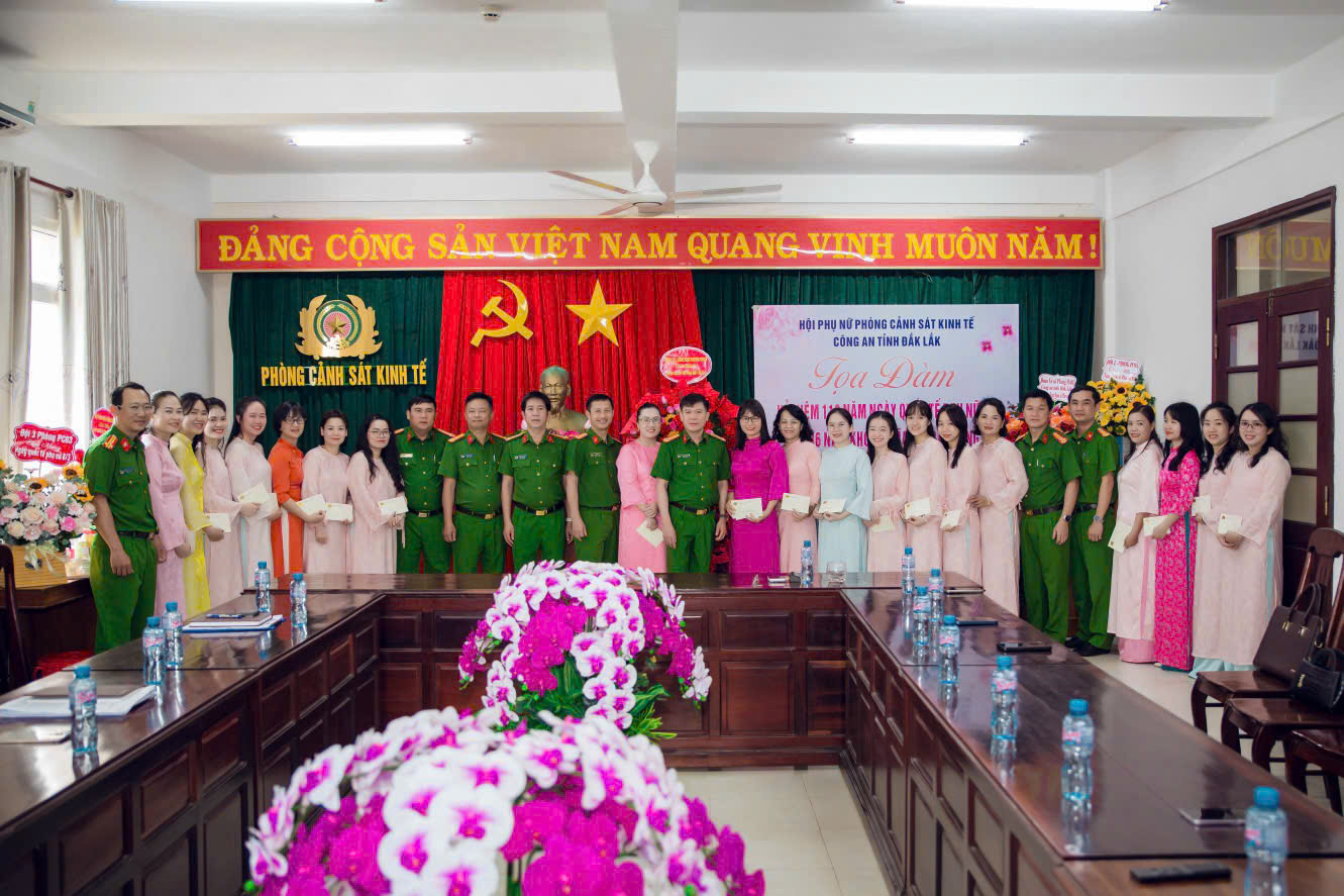 PHỤ NỮ CÔNG AN ĐẮK LẮK TỎA SÁNG PHONG TRÀO THI ĐUA 3 NHẤT
