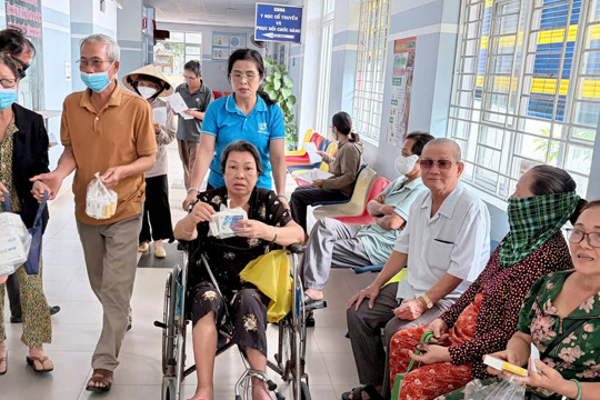 Phụ nữ phường Phú Yên phát huy tinh thần trách nhiệm, tích cực tham gia Chiến dịch “500 ngày đêm”