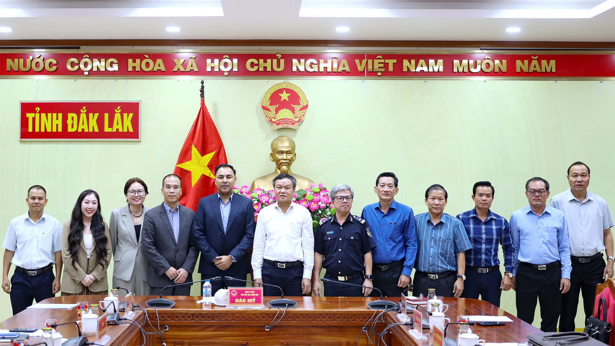 Đảng lãnh đạo xây dựng chủ nghĩa xã hội miền Bắc, đấu tranh giải phóng miền Nam