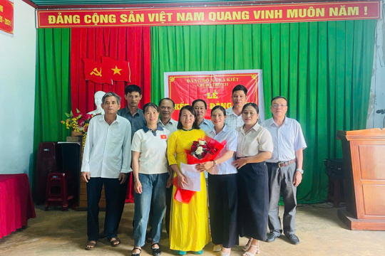 HỘI LIÊN HIỆP PHỤ NỮ XÃ EA KIẾT CHÚ TRỌNG CÔNG TÁC PHÁT HIỆN, BỒI DƯỠNG VÀ GIỚI THIỆU HỘI VIÊN ƯU TÚ CHO ĐẢNG