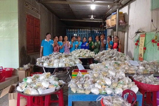 Phụ nữ Tây Hòa: Ấm áp những suất ăn nghĩa tình