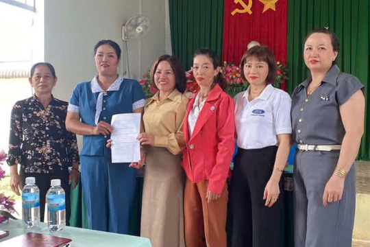 Chi hội Phụ nữ thôn 11, xã Ea Ning ra mắt mô hình "Ngôi nhà xanh tiết kiệm"!