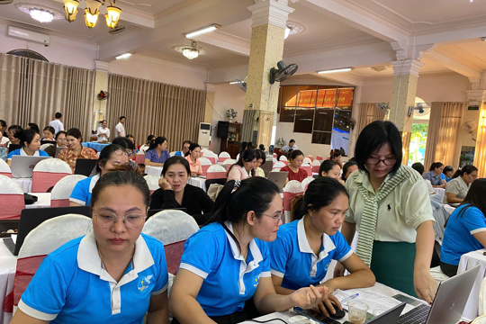 Nâng cao kỹ năng số và ứng dụng trí tuệ nhân tạo (AI) cho cán bộ Hội phụ nữ