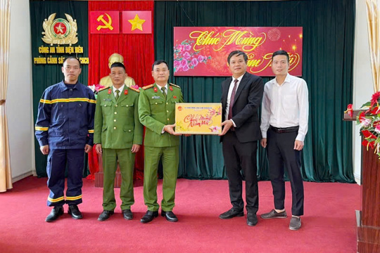 VPUB - Phó Chủ tịch Thường trực UBND tỉnh Lò Văn Cường chúc Tết, động viên lực lượng PCCC