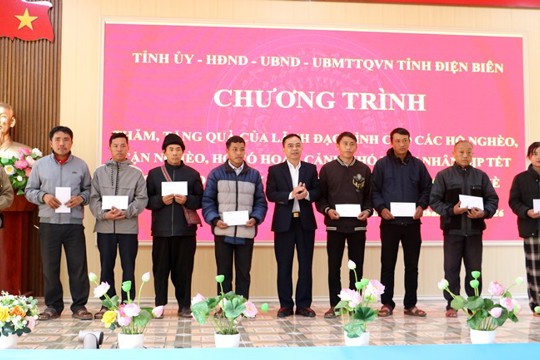 VPUB - Phó Chủ tịch UBND tỉnh Nguyễn Văn Đoạt thăm, tặng quà hộ nghèo, cận nghèo xã Nậm Kè nhân dịp Tết Bính Ngọ 2026
