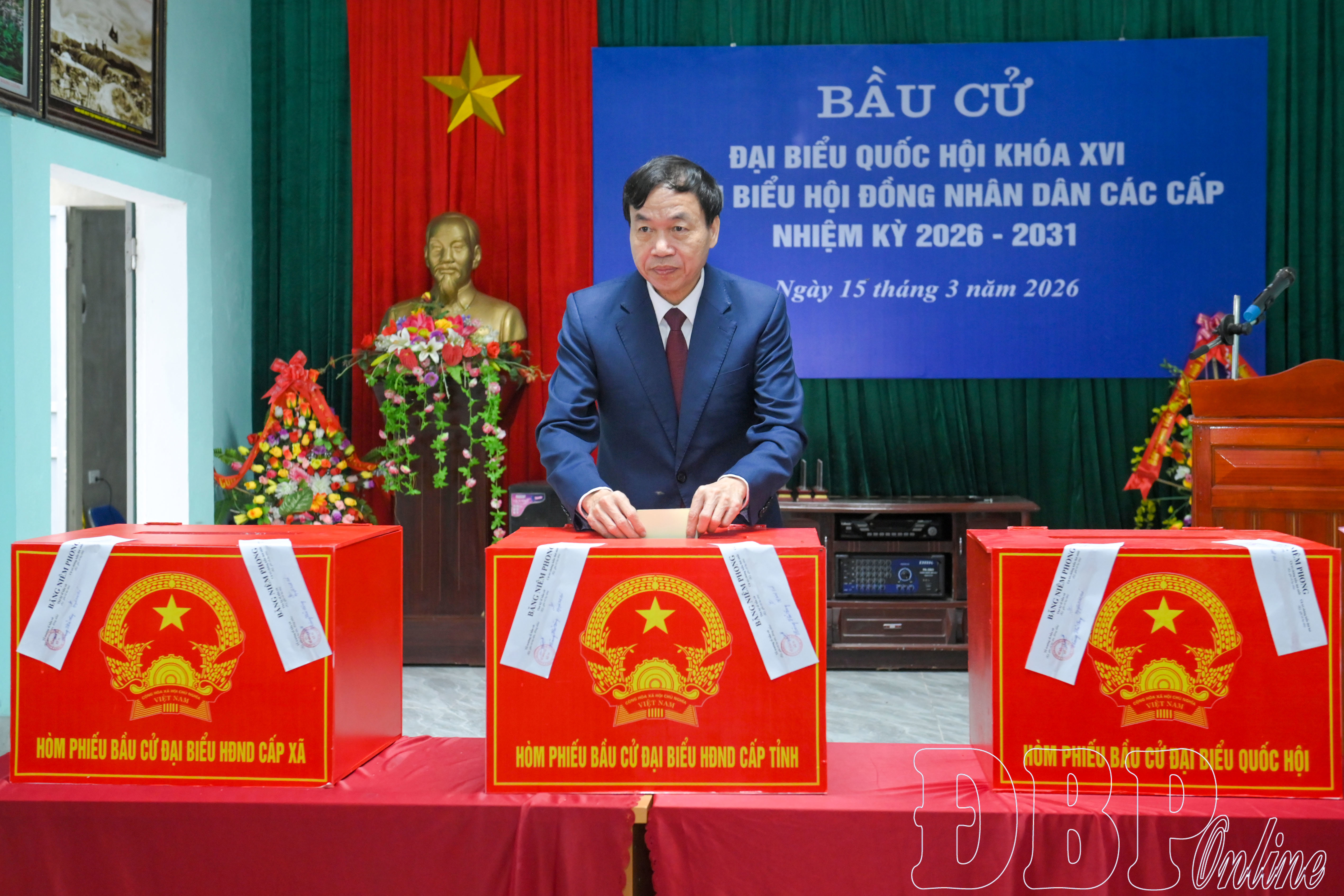 Đồng chí Lê Văn Lương, Chủ tịch UBND tỉnh dự khai mạc bầu cử tại xã Thanh Yên