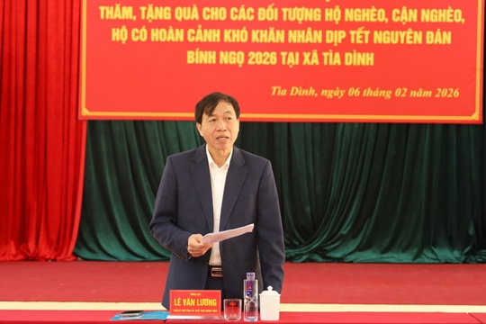 VPUB – Phó Bí thư Tỉnh ủy, Chủ tịch UBND tỉnh Lê Văn Lương thăm, tặng quà hộ nghèo xã Tìa Dình