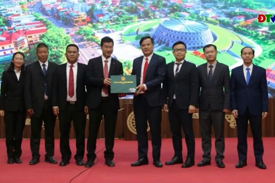 Phó Chủ tịch thường trực UBND tỉnh Lò Văn Cương tiếp đoàn đại biểu huyện Giang Thành, tỉnh Vân Nam (Trung Quốc)